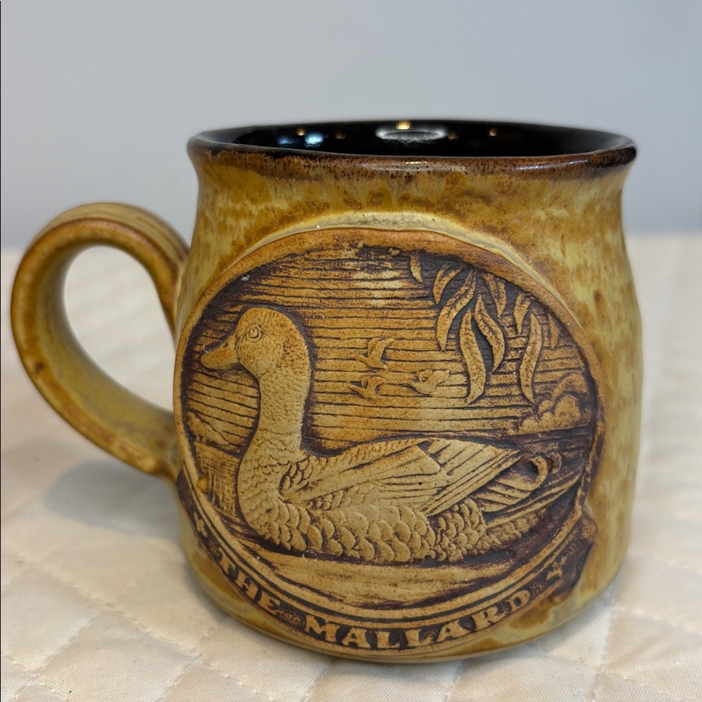 Handcrafted Stonebridge
Stoneware Pottery Mugs The Canada Goose & The Mallard - Picture 4 of 9